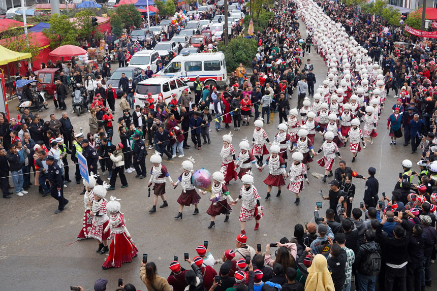 貴州黃平“蘆笙會”現場。肖玉文攝