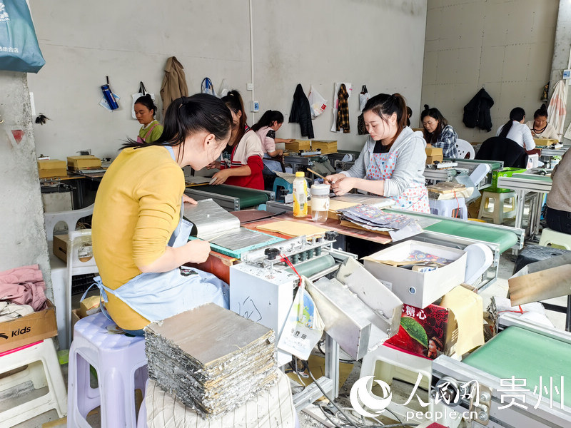 時興萍創辦的磨錫紙“安心工坊”。人民網 王秀芳攝