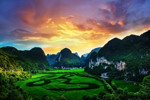 國家5A級景區——龍宮喀斯特地貌形態展示最為集中全面的景區，被譽為“天下喀斯特，盡在龍宮”。