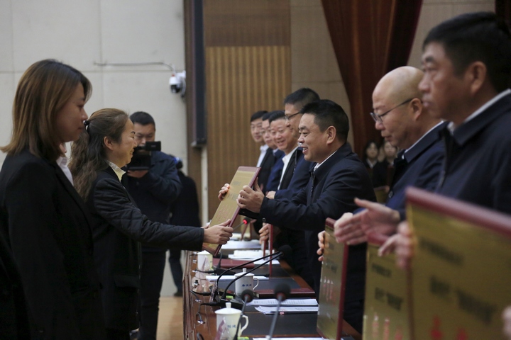 楓橋經驗授牌現場。