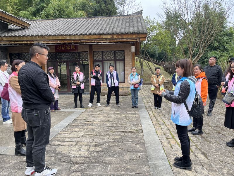 夏朝陽單獨給父母們做定向要求(陳敏 攝).jpg