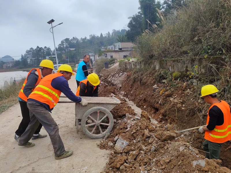 衛城鎮金旗村城鄉供水一體化工程施工現場。（林海 攝）.jpg