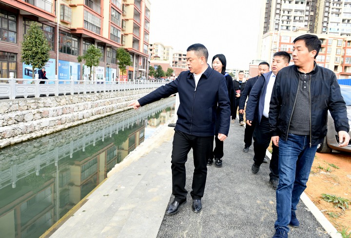 唐友波開展“四下基層”暨巡河工作。