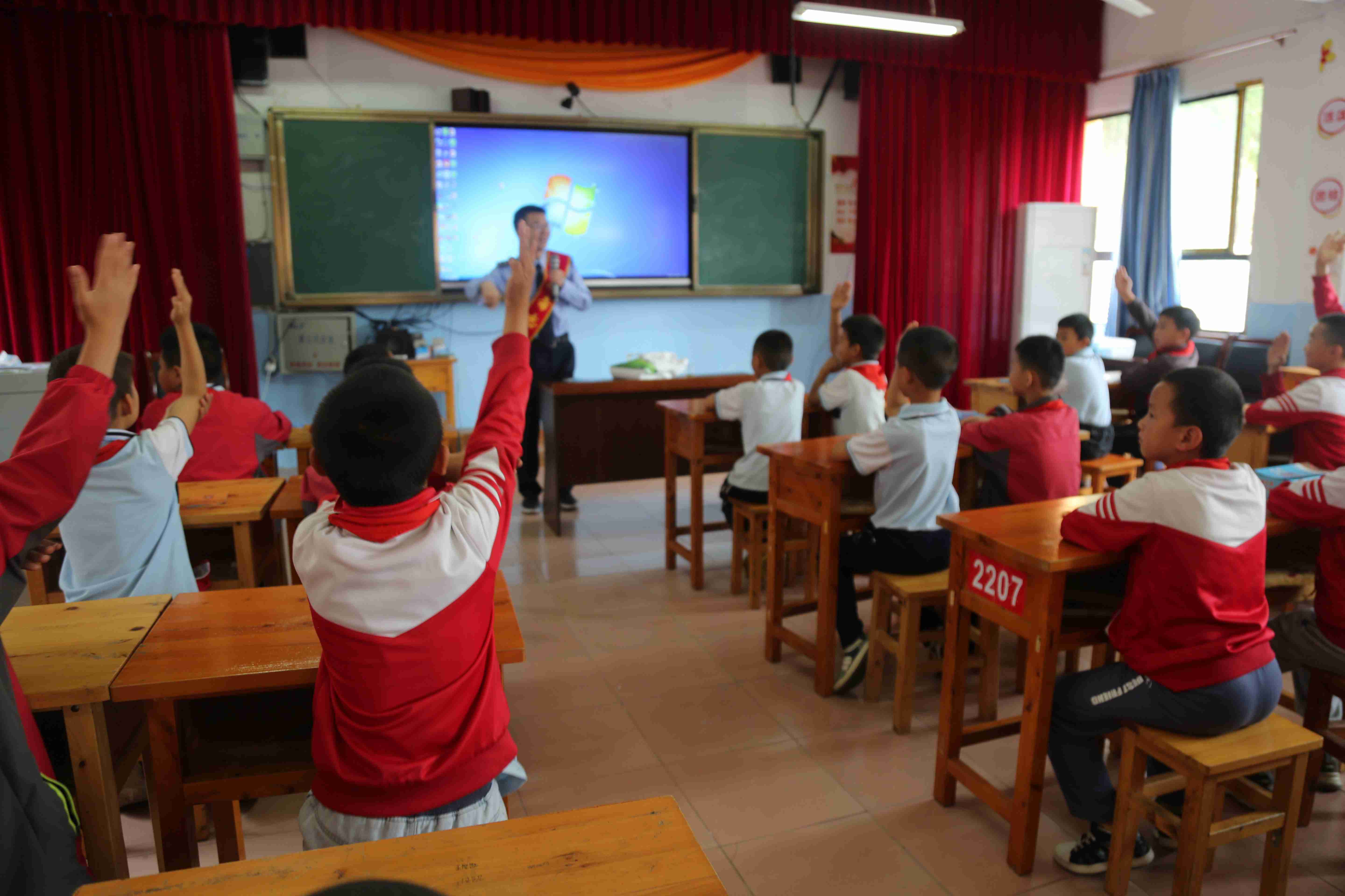 1.稅法宣傳走進校園。老城稅務分局供圖