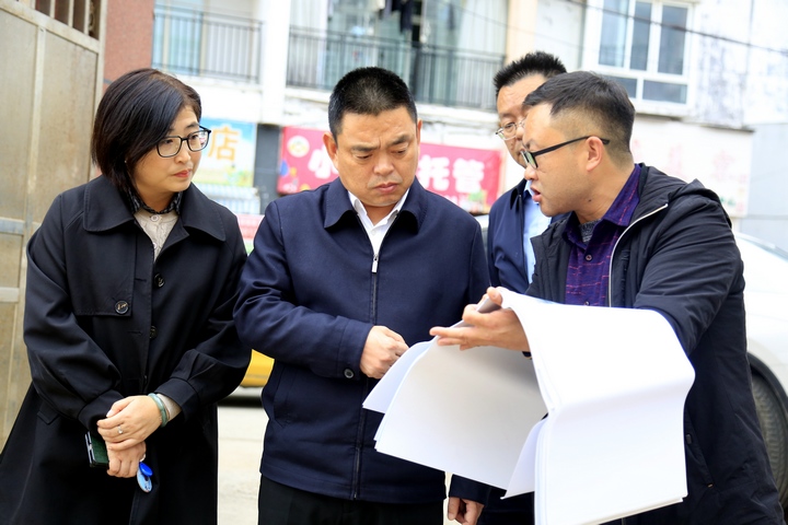 唐友波通過實地查看、聽取匯報等方式，詳細了解在建教育項目建設、學校教育教學質量提升、校園安全管理等情況。。