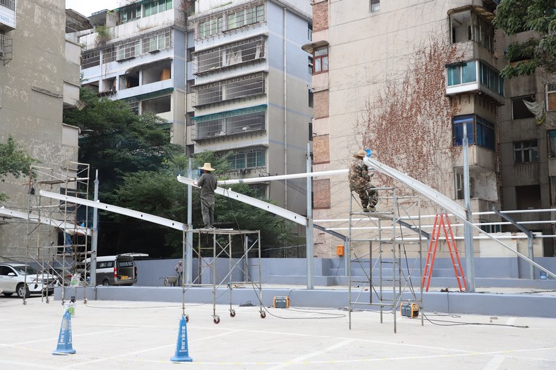 云巖區瑞金北路環西小學旁新建的停車場，新增了充電樁。