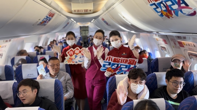 開展“木棉迎新”主題航班活動。南航貴州供圖