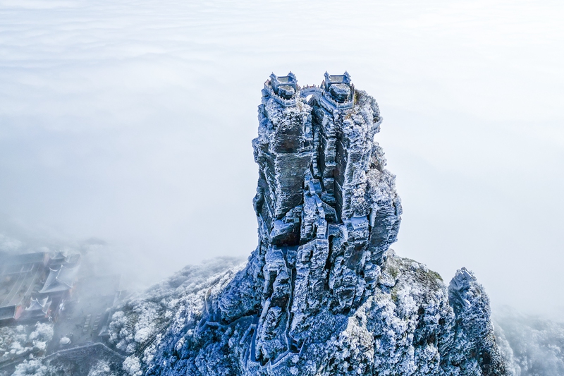 15 貴州省銅仁市江口縣，航拍冬日里的梵凈山。（江口縣融媒體中心供圖）