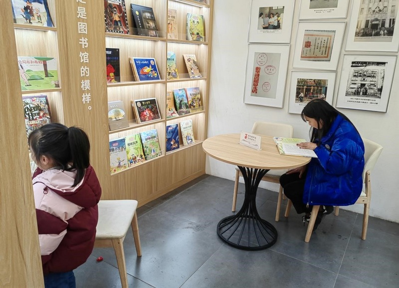 (2)24小時無人值守文淵閱書房店內休閑閱讀區2  清鎮市新華書店提供.jpg