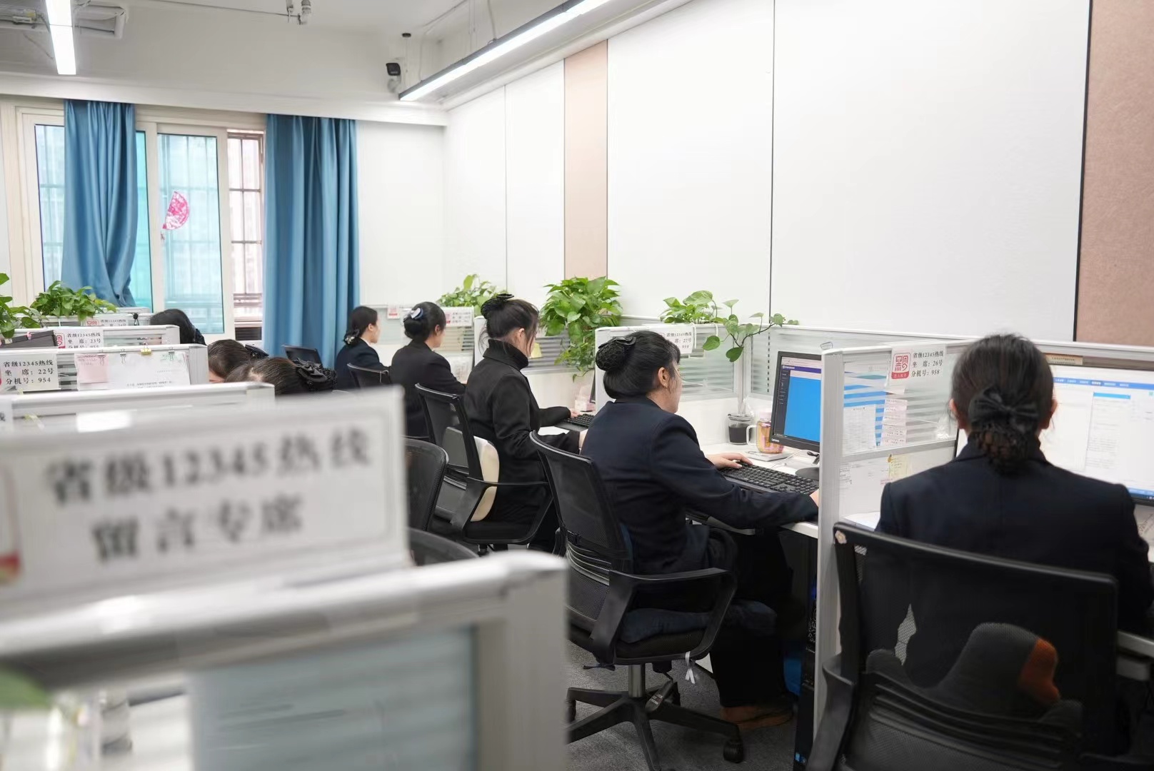 貴州省級12345熱線轉辦平臺。人民網 龍章榆攝