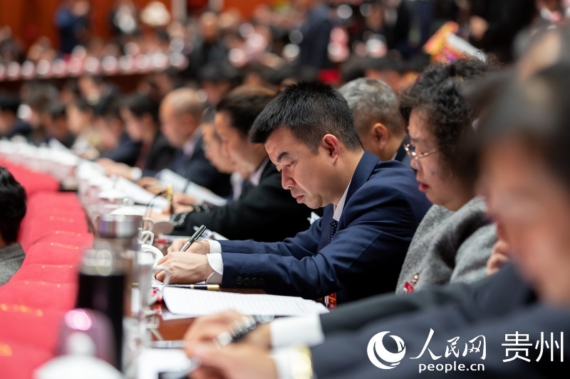 與會人員認真作筆記。