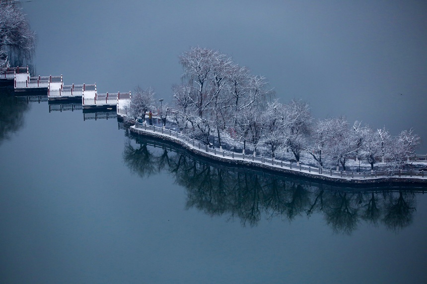 雪后的六盤水鳳池園一角。 趙樺攝