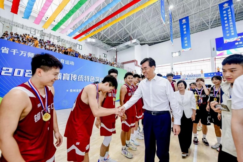 7月4日，貴州省首屆中小學勞動教育實踐技能省級競賽在貴州工業職業技術學院舉行。省委副書記、省長李炳軍現場巡視競賽情況，省人民政府副省長張敬平出席開幕式。