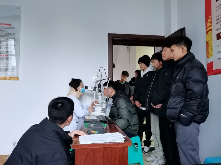 征兵體檢現場。