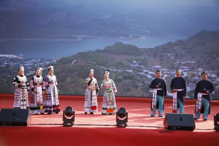 民族歌舞展演。