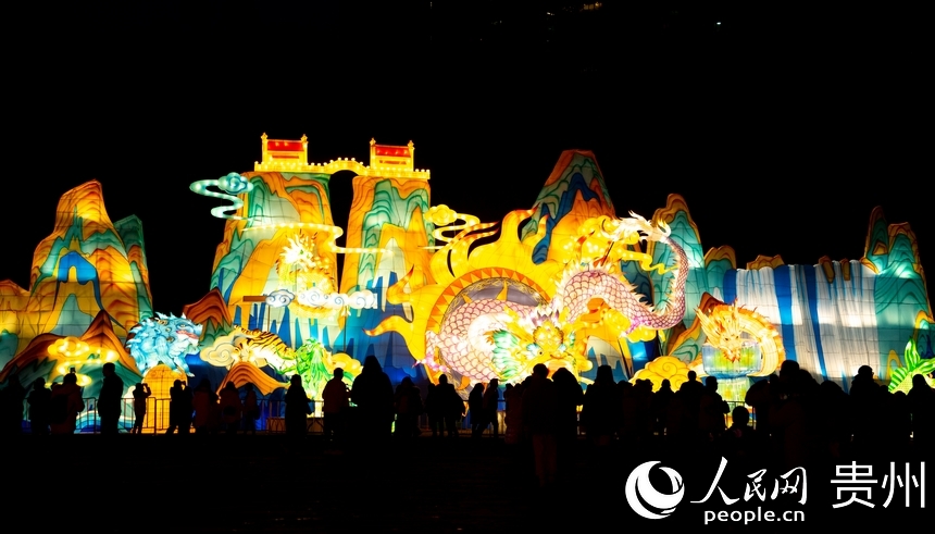 “九龍賀歲”燈組亮燈。人民網 陽茜攝