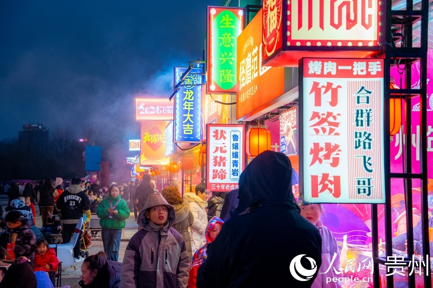 燈會廟市的“煙火氣”十足。人民網 陽茜攝