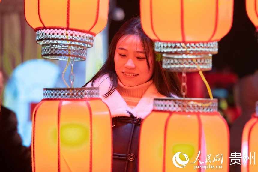 特色燈組讓人目不暇接，流連忘返。人民網 陽茜攝