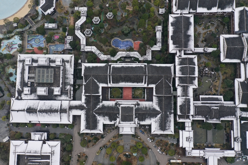 劍河縣仰阿莎溫泉小鎮以中式院落布局打造，80多個泡池散落其間。楊家孟攝