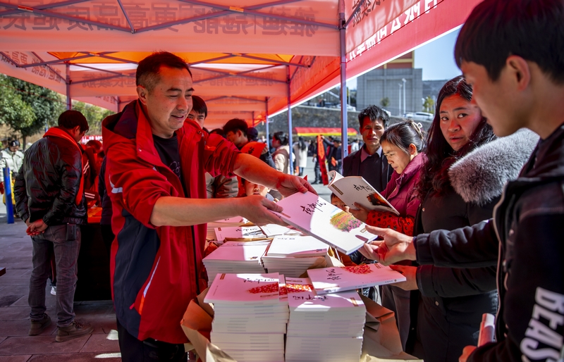 2月4日，赫章縣文聯開展文化進萬家活動現場。劉勇攝
