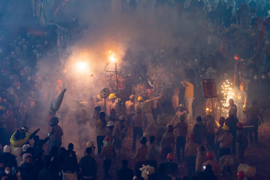 德江“炸龍”慶元宵現場。彭興健攝