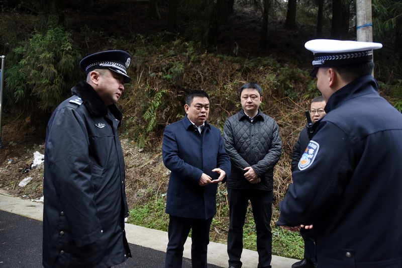 唐友波到天龍鎮、樂平鎮檢查低溫凝凍天氣安全工作。