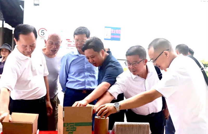 2023年7月5日，組織23名州直單位廳級離退休干部赴貴州鵬昇（集團）紙業有限責任公司參觀考察學習。