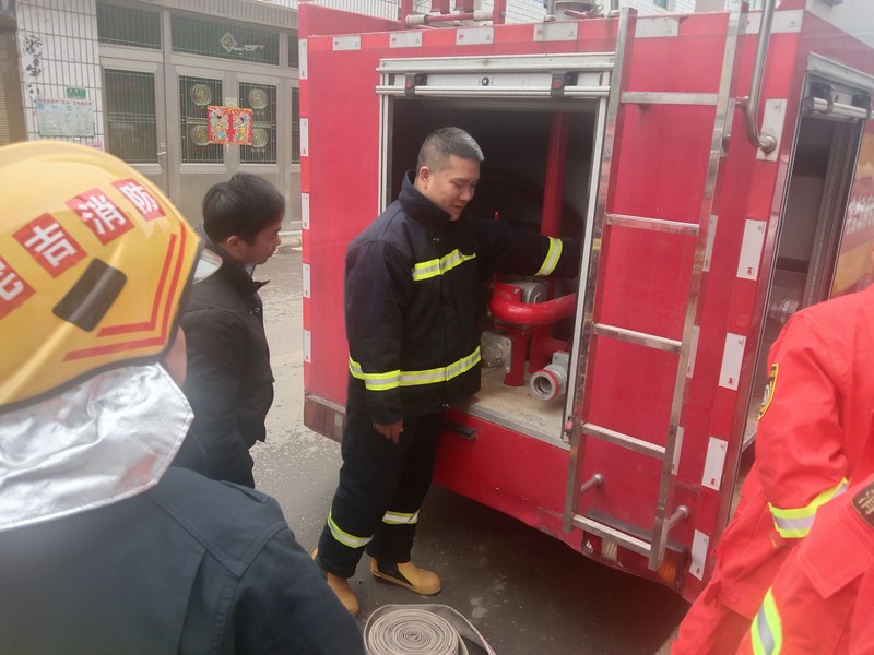 宅吉鄉現場模擬滅火處突。