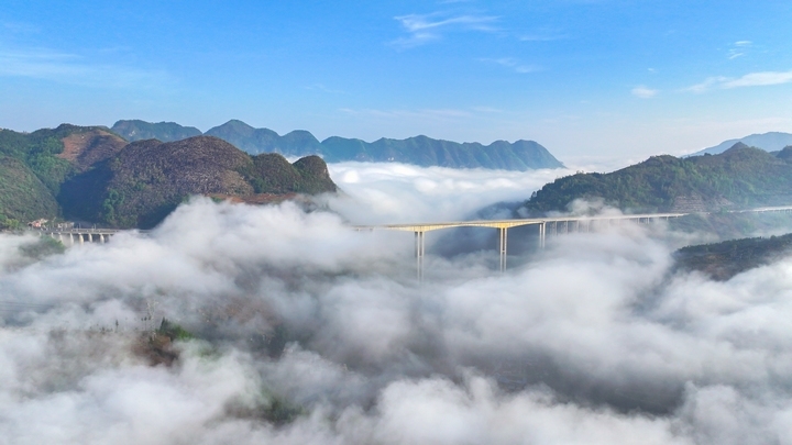 貴州納雍出現云海奇觀，宛如仙境。