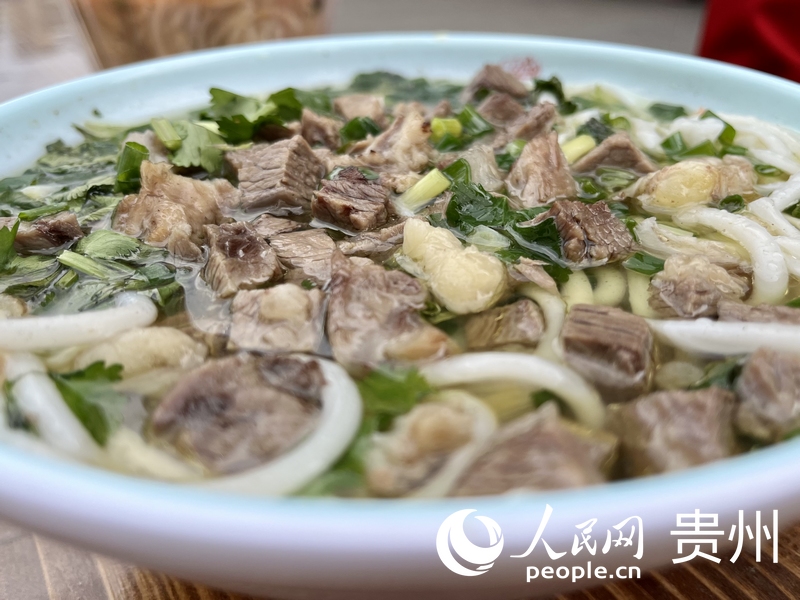 香氣四溢的黔西牛肉粉。人民網 李麗萍攝