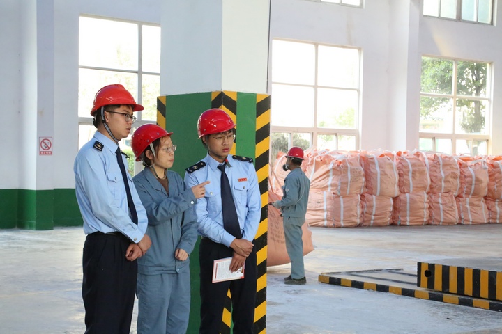 “稅務藍”助力企業描繪“綠色”畫卷。