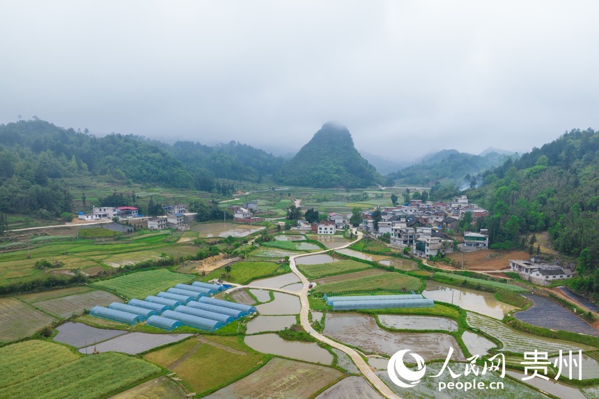航拍貴州省黔南州獨山縣玉水鎮溫泉村。人民網記者 涂敏攝