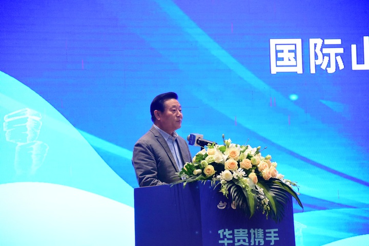 3國際山地旅游聯盟副主席兼執行秘書長傅迎春致辭。