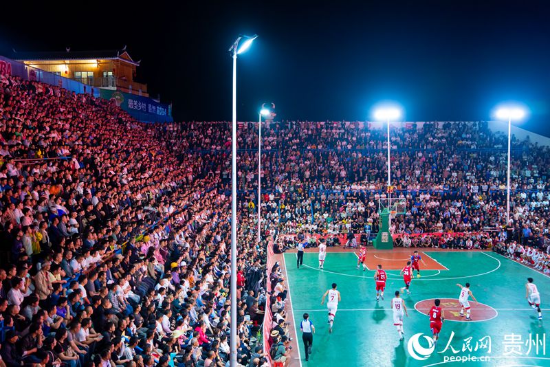 9 黔東南州凱里隊與畢節市威寧隊比賽現場。人民網記者 涂敏 攝