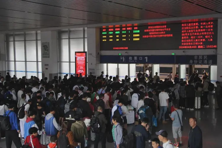 六盤水鐵路迎戰客流高峰。