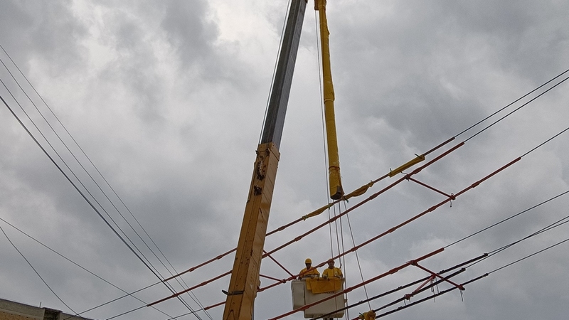 工作人員正在準備開始實施 修文縣供電局羅志勇 攝