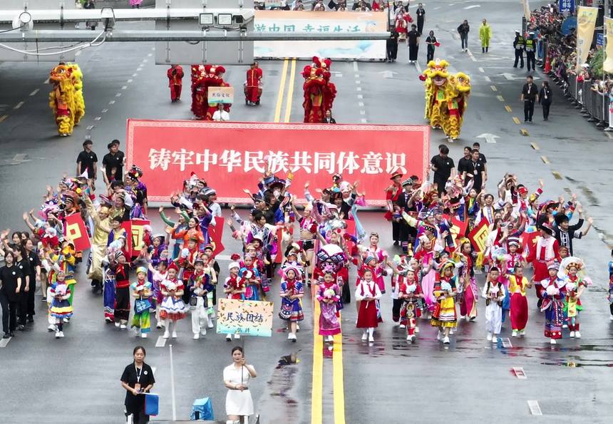 航拍此次巡游活動。圖片由貴陽日報提供