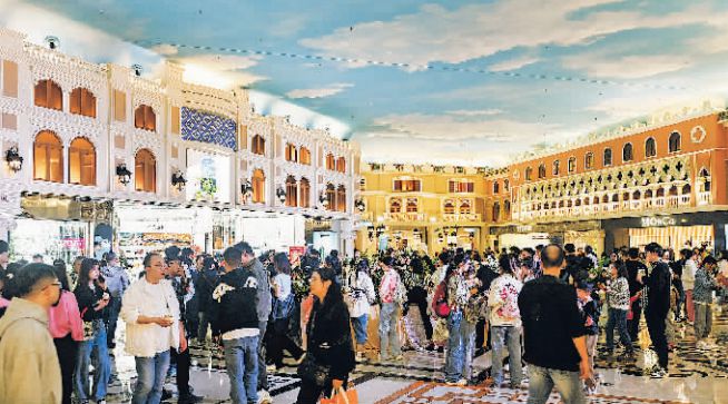 5月18日，國貿CC PARK人流如織。