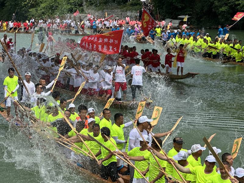 2023年6月21日，2023年中國龍舟公開賽（貴州·銅仁·碧江站）暨中國傳統龍舟大賽現場。申逸愷攝