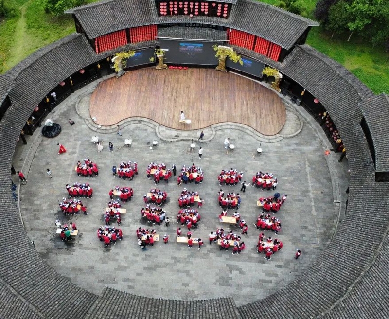 研學團隊在九天水榭體驗仡佬民族文化。 陳西南 攝 