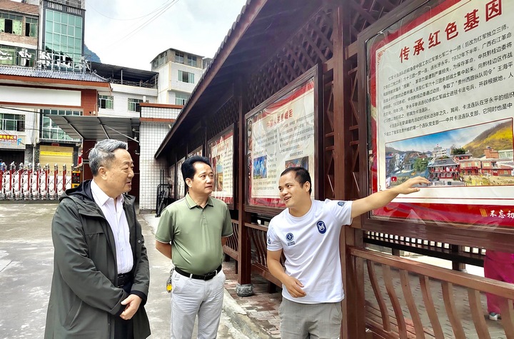 圖為走訪調研。