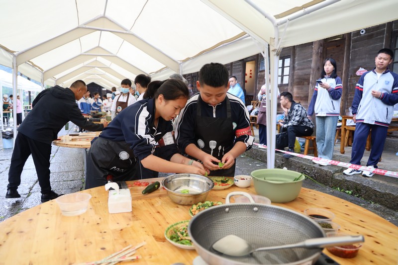 初中段項目 “黔”味飄香，不負“食”光。