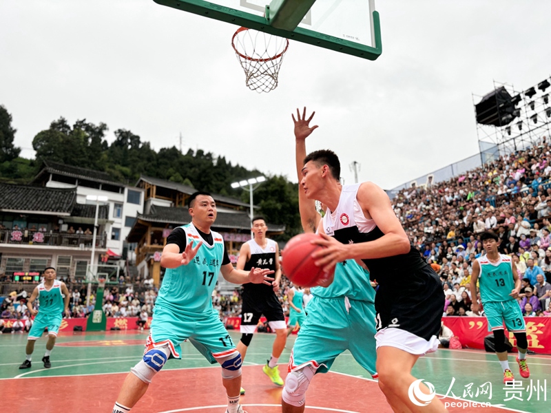 7、貴州道真隊與河北寧晉隊在現場進行激烈角逐。人民網記者 高華攝