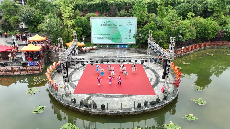 文藝表演。楊洪金攝