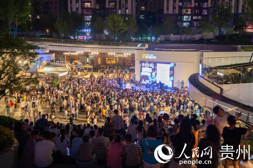 路邊音樂會點燃城市熱情。人民網 陽茜攝