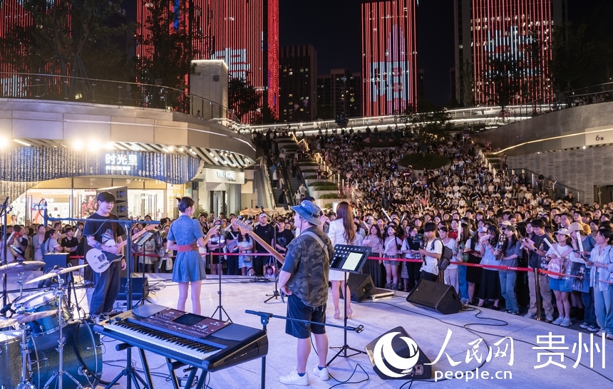 路邊音樂會點燃城市熱情。人民網 陽茜攝
