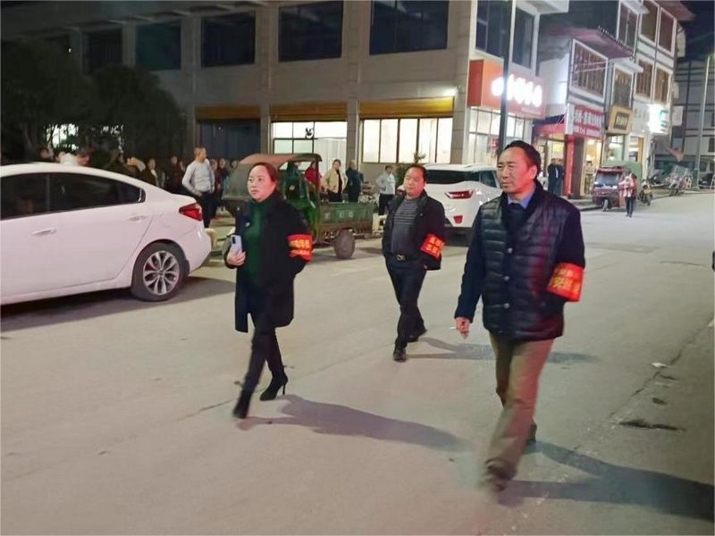 組織開展夜間巡邏。