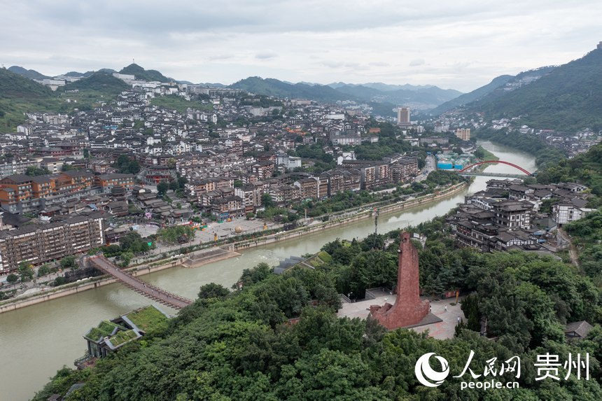 航拍下的茅臺鎮。人民網記者 翁奇羽攝