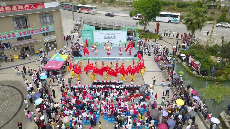 11、“村晚”現場。