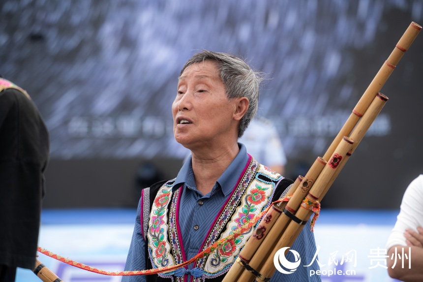 載歌載舞歡慶“六月六”。人民網 陽茜攝